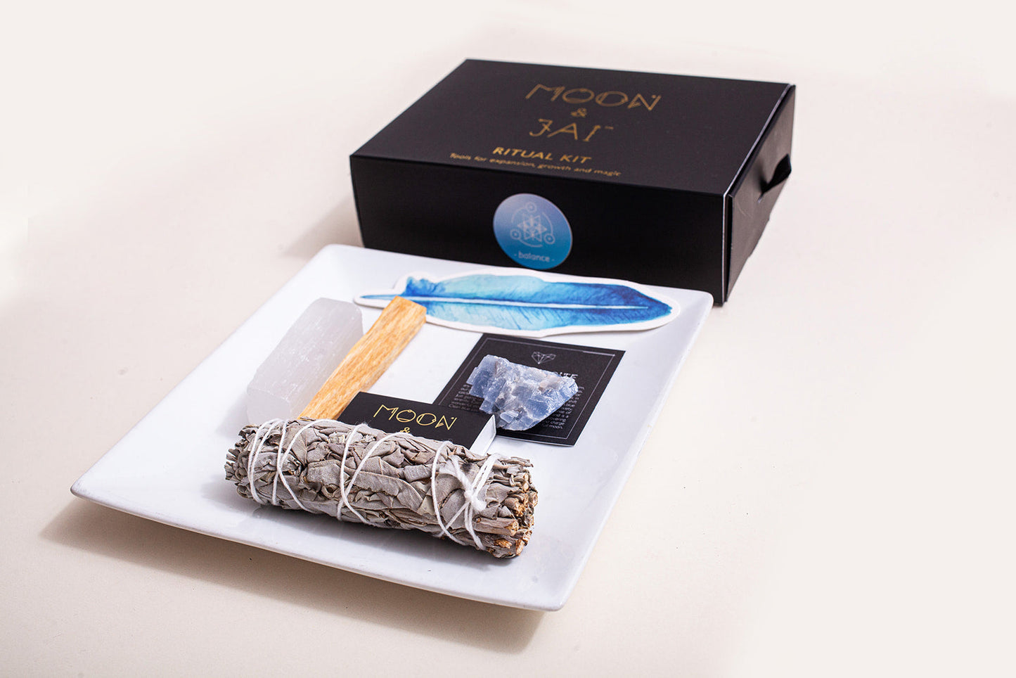 Kit rituel d'équilibre avec sauge, calcite bleue, pointe de quartz clair et palo santo