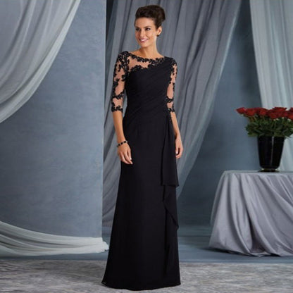 Robe de mariée longue en dentelle avec col en perspective et manches